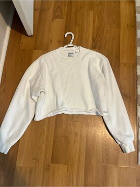 Aritzia x TNA - White Cropped Crewneck Sweatshirt